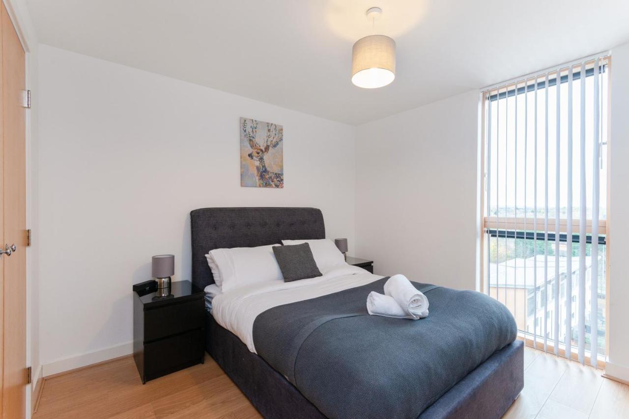 The Vizion Serviced Apartments From Pincott Properties - Free Parking, Private Balcony, And Wifi Milton Keynes Bagian luar foto