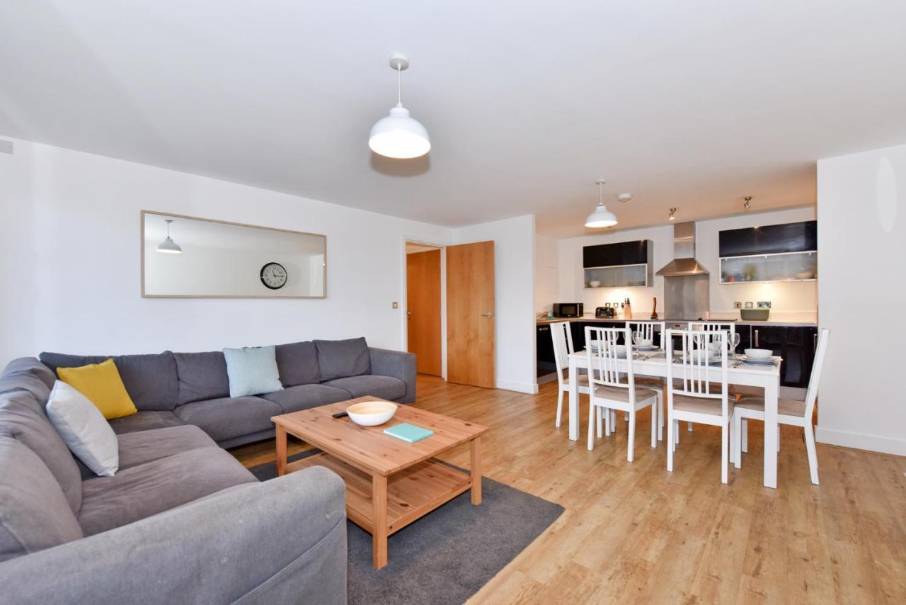 The Vizion Serviced Apartments From Pincott Properties - Free Parking, Private Balcony, And Wifi Milton Keynes Bagian luar foto