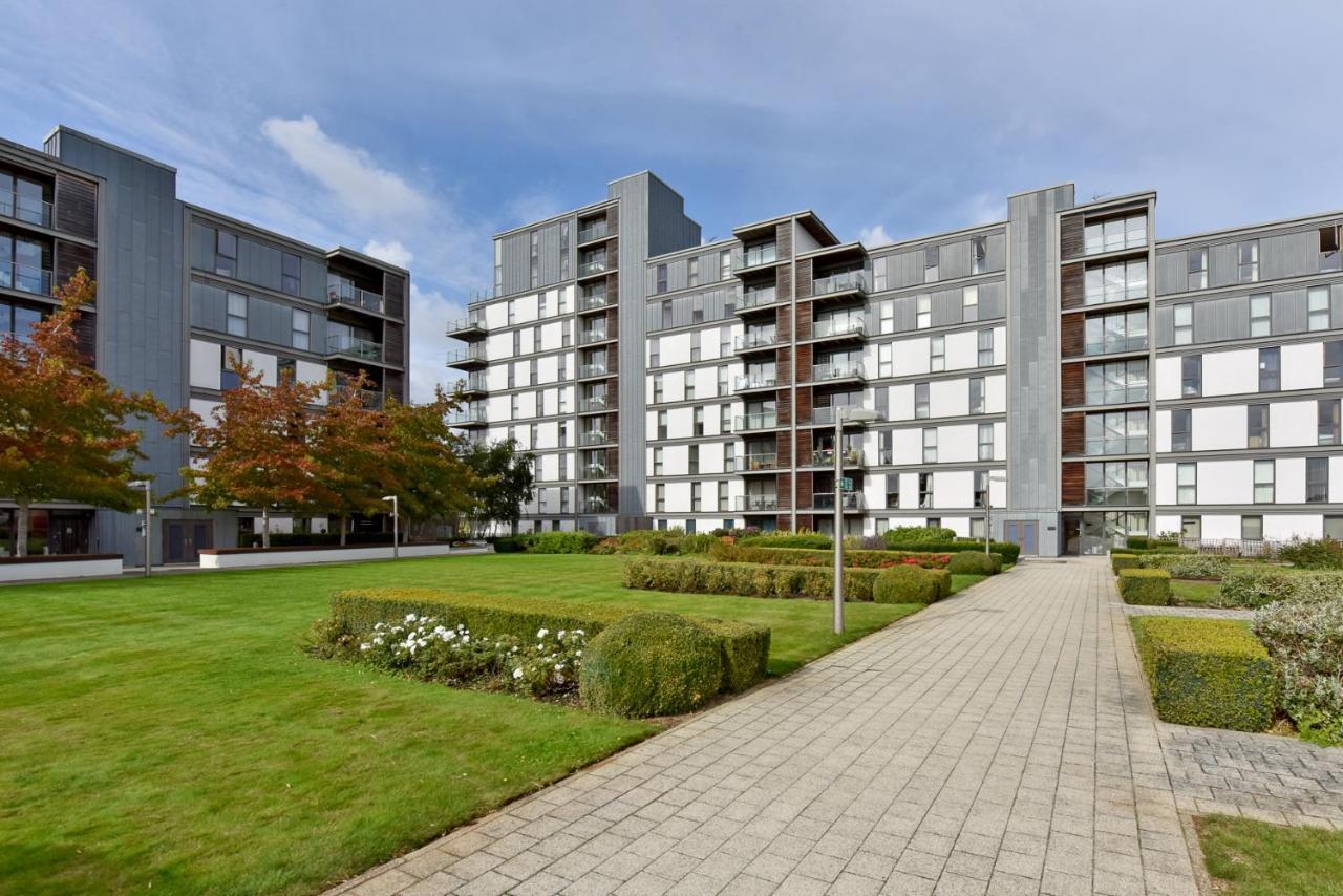 The Vizion Serviced Apartments From Pincott Properties - Free Parking, Private Balcony, And Wifi Milton Keynes Bagian luar foto