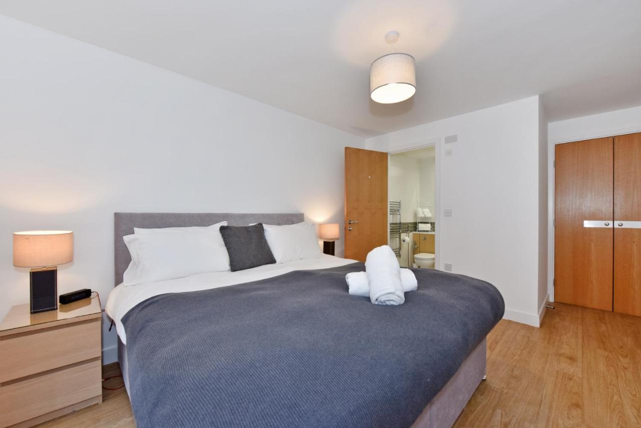 The Vizion Serviced Apartments From Pincott Properties - Free Parking, Private Balcony, And Wifi Milton Keynes Bagian luar foto