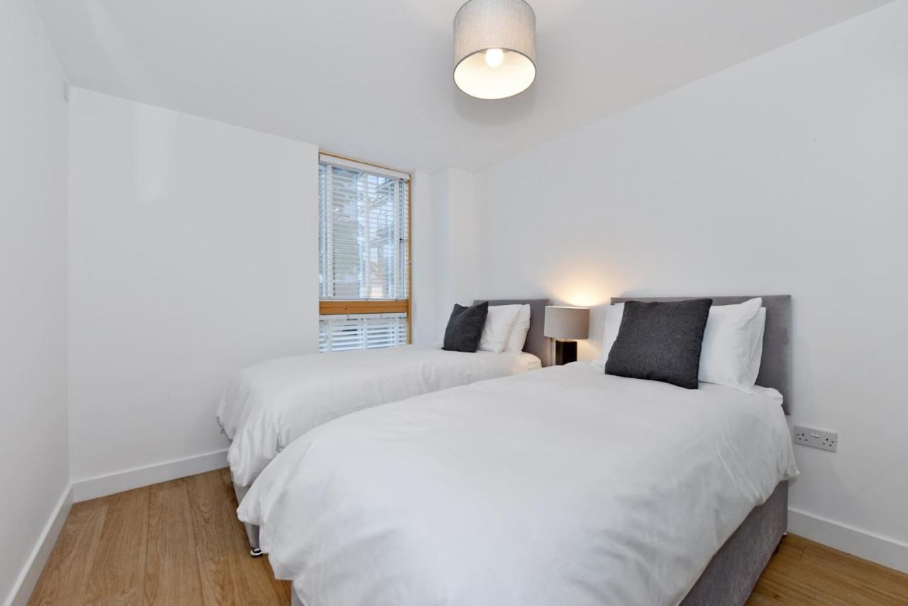 The Vizion Serviced Apartments From Pincott Properties - Free Parking, Private Balcony, And Wifi Milton Keynes Bagian luar foto