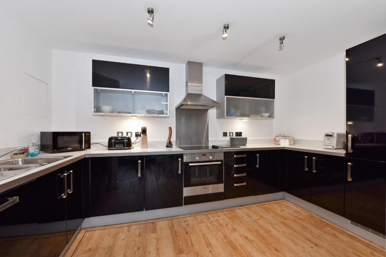 The Vizion Serviced Apartments From Pincott Properties - Free Parking, Private Balcony, And Wifi Milton Keynes Bagian luar foto