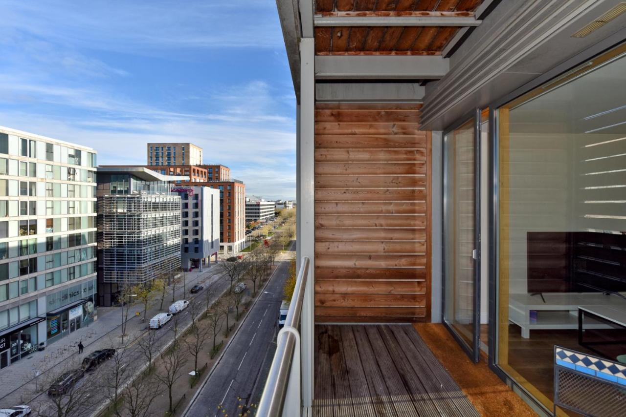 The Vizion Serviced Apartments From Pincott Properties - Free Parking, Private Balcony, And Wifi Milton Keynes Bagian luar foto