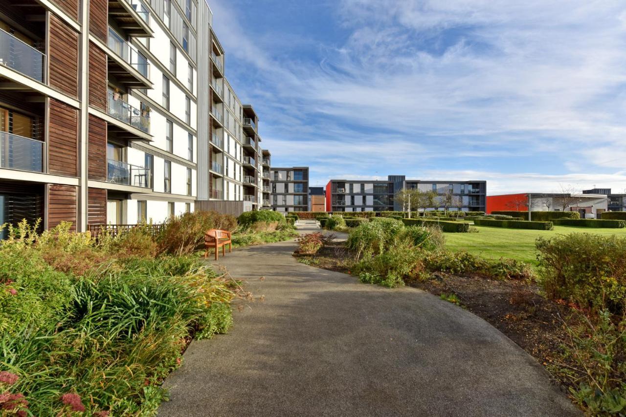 The Vizion Serviced Apartments From Pincott Properties - Free Parking, Private Balcony, And Wifi Milton Keynes Bagian luar foto