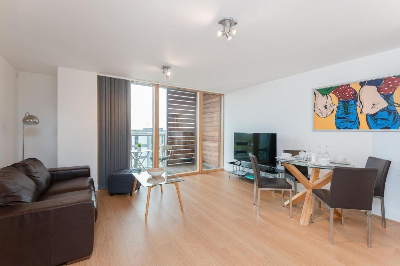 The Vizion Serviced Apartments From Pincott Properties - Free Parking, Private Balcony, And Wifi Milton Keynes Bagian luar foto