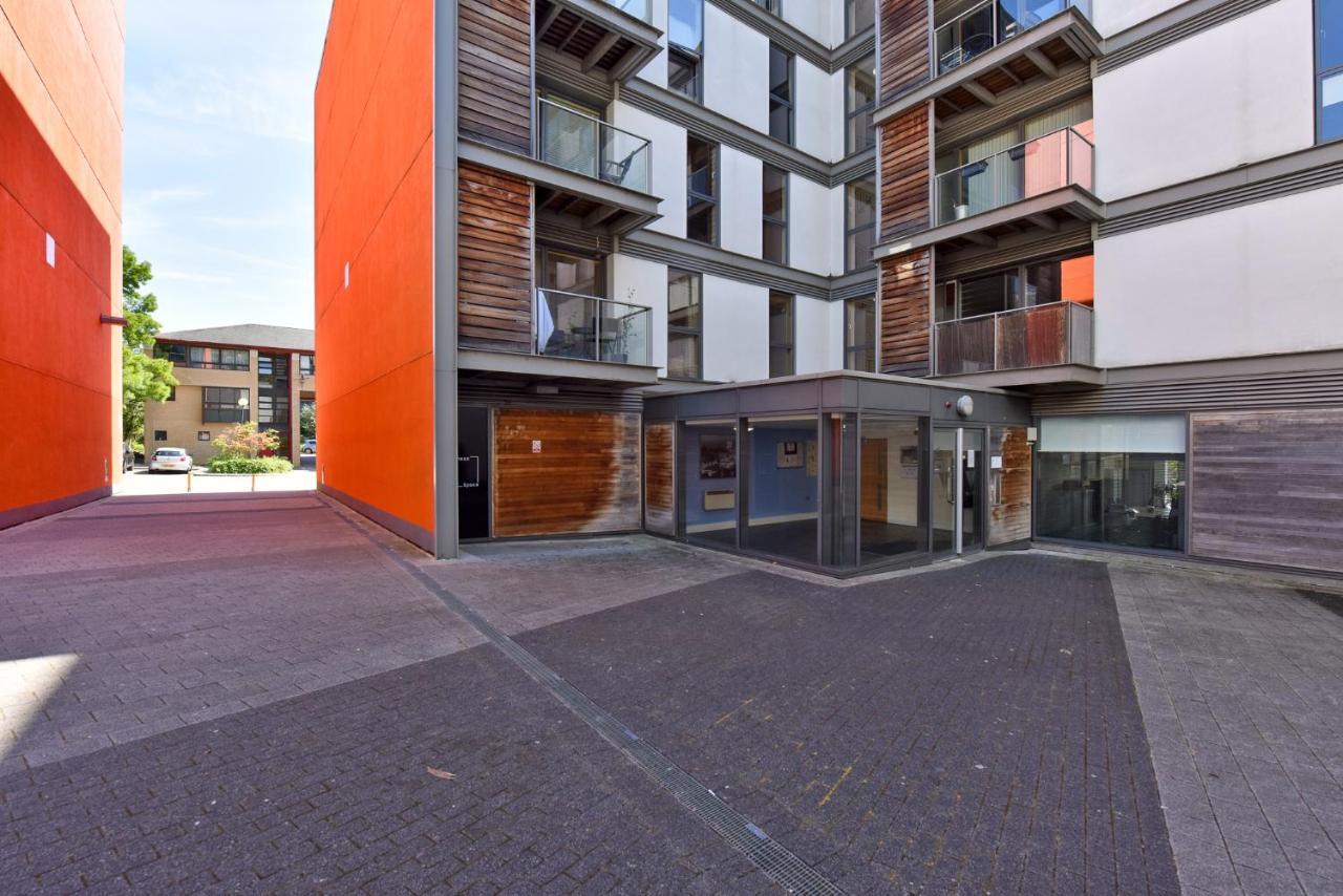 The Vizion Serviced Apartments From Pincott Properties - Free Parking, Private Balcony, And Wifi Milton Keynes Bagian luar foto