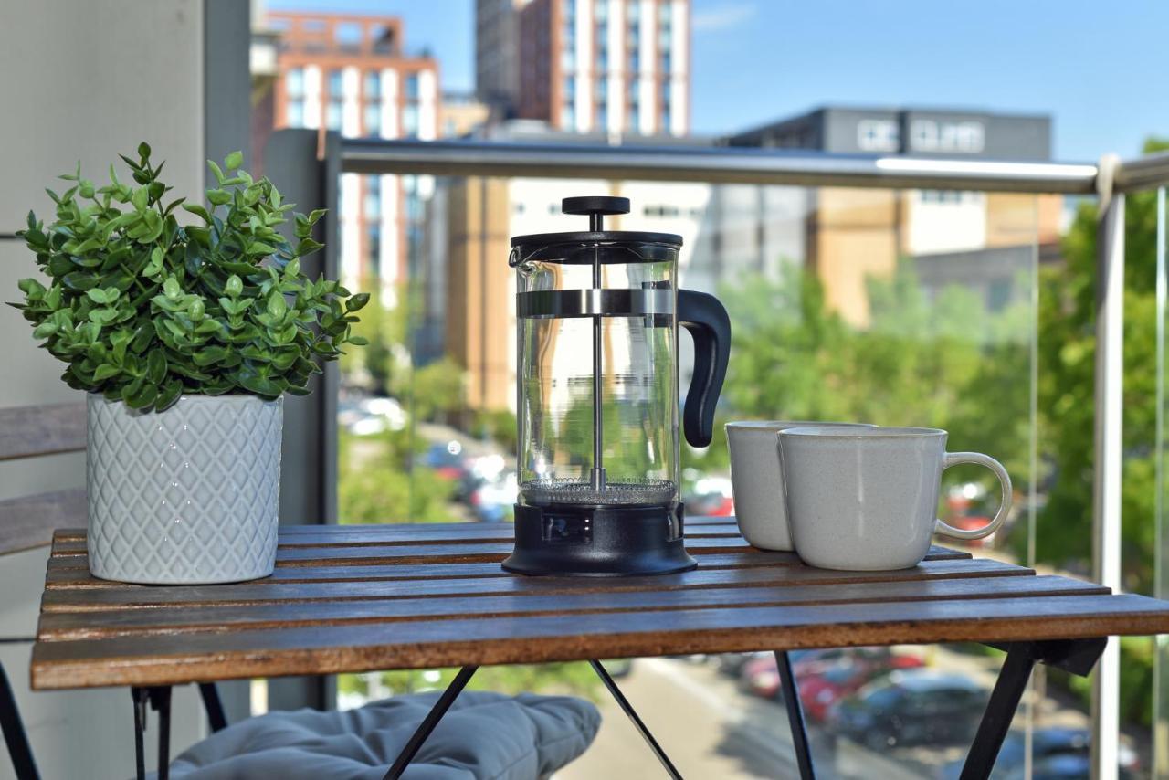 The Vizion Serviced Apartments From Pincott Properties - Free Parking, Private Balcony, And Wifi Milton Keynes Bagian luar foto