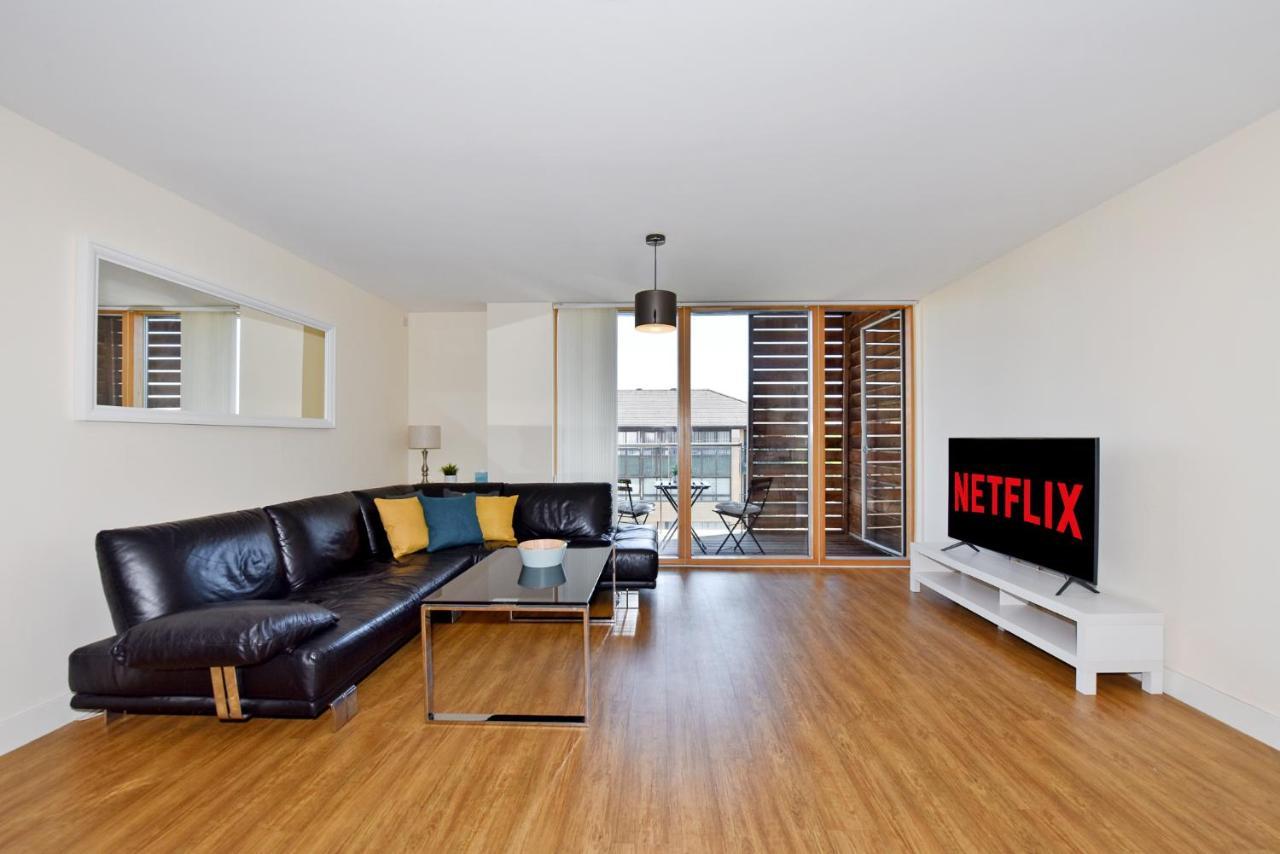 The Vizion Serviced Apartments From Pincott Properties - Free Parking, Private Balcony, And Wifi Milton Keynes Bagian luar foto