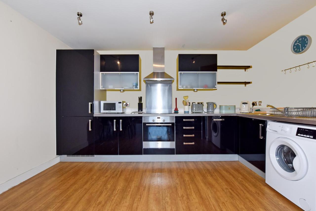 The Vizion Serviced Apartments From Pincott Properties - Free Parking, Private Balcony, And Wifi Milton Keynes Bagian luar foto