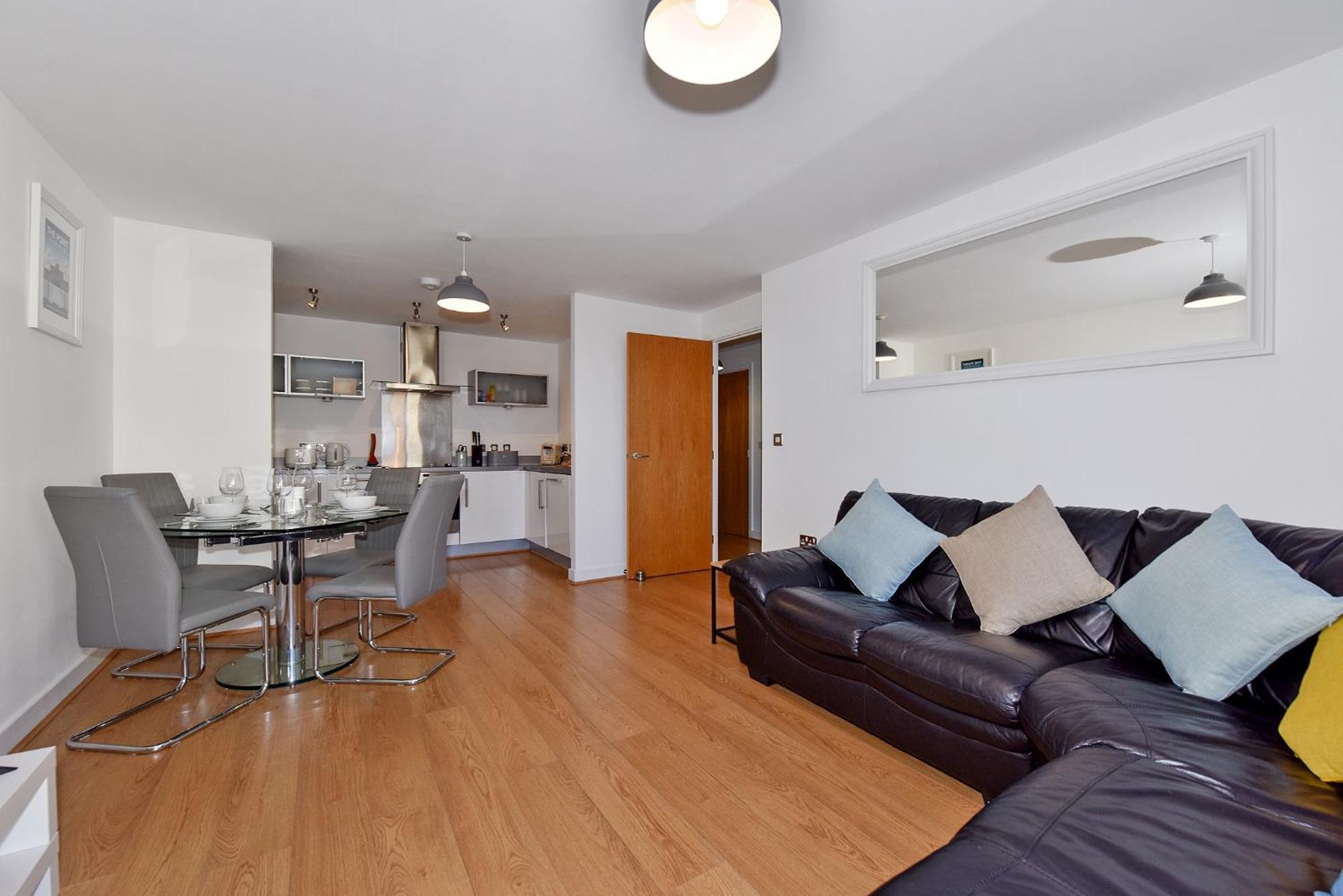 The Vizion Serviced Apartments From Pincott Properties - Free Parking, Private Balcony, And Wifi Milton Keynes Bagian luar foto
