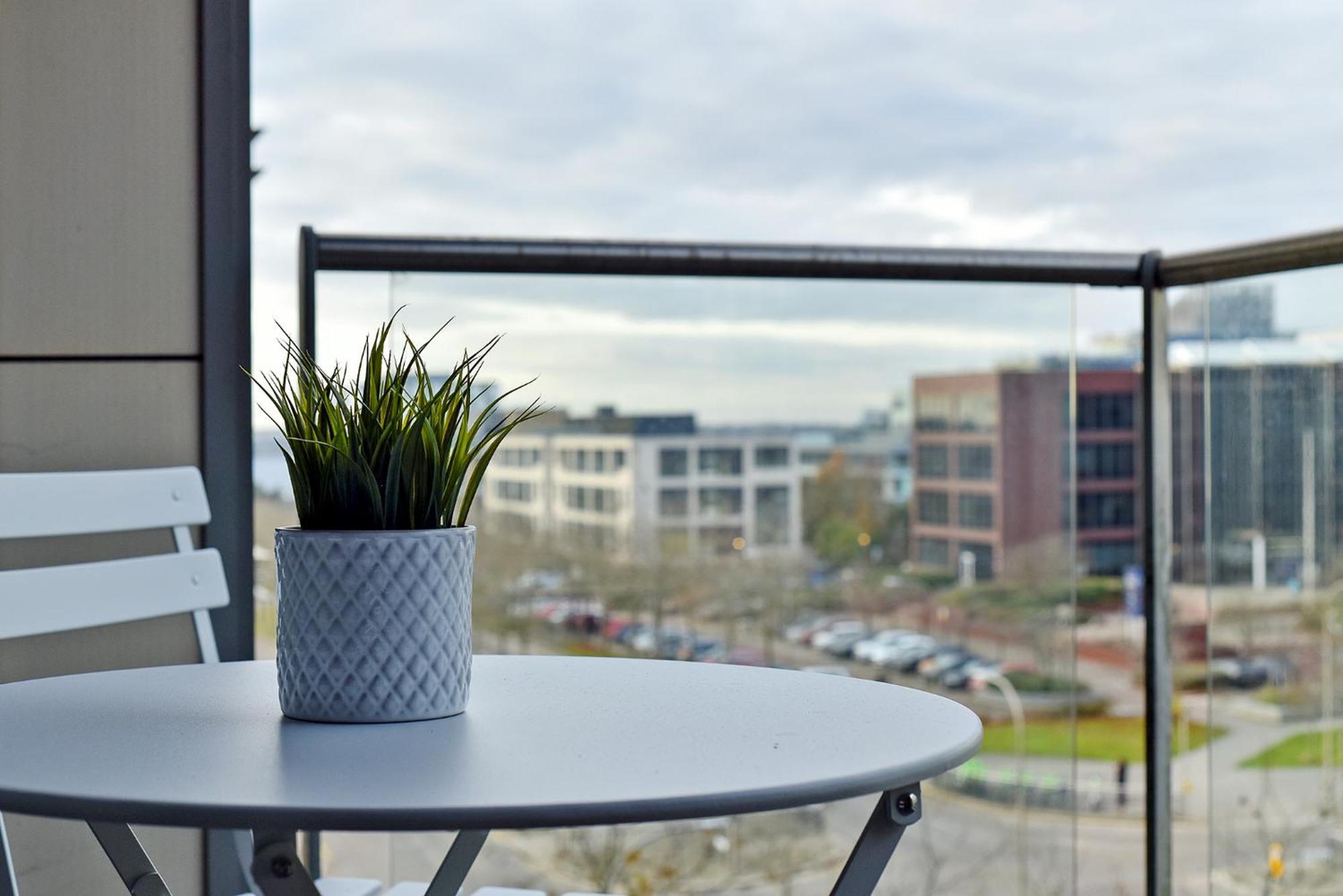 The Vizion Serviced Apartments From Pincott Properties - Free Parking, Private Balcony, And Wifi Milton Keynes Bagian luar foto