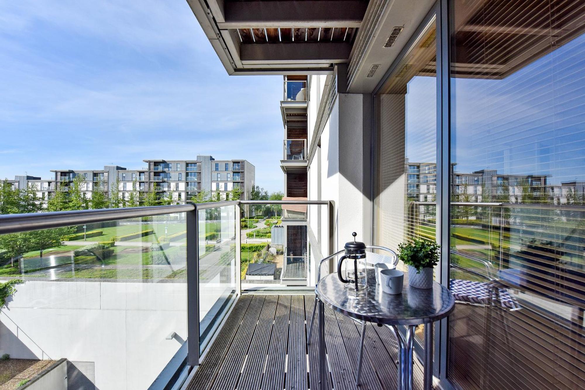 The Vizion Serviced Apartments From Pincott Properties - Free Parking, Private Balcony, And Wifi Milton Keynes Bagian luar foto
