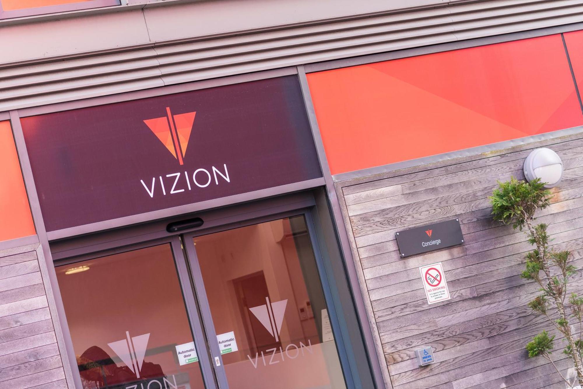 The Vizion Serviced Apartments From Pincott Properties - Free Parking, Private Balcony, And Wifi Milton Keynes Bagian luar foto
