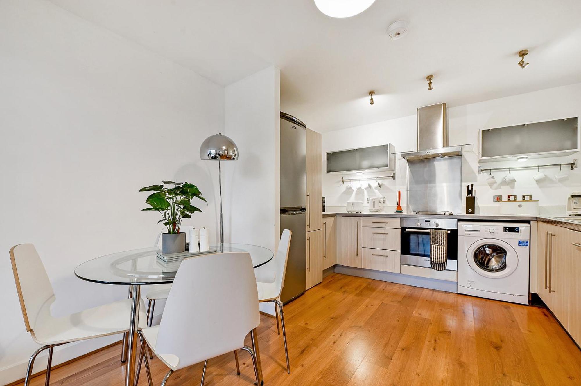 The Vizion Serviced Apartments From Pincott Properties - Free Parking, Private Balcony, And Wifi Milton Keynes Bagian luar foto