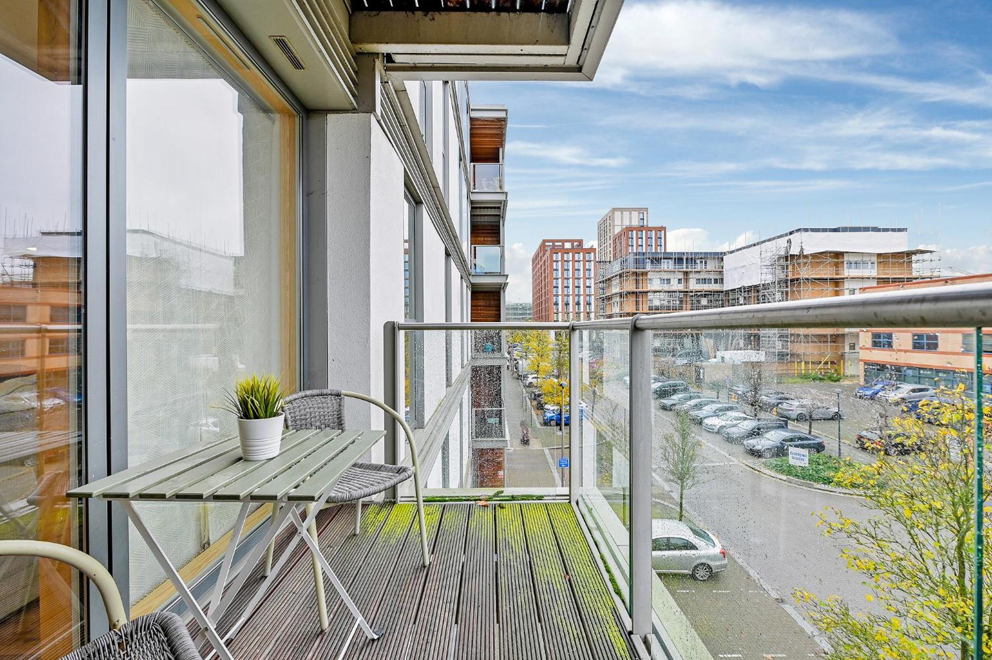The Vizion Serviced Apartments From Pincott Properties - Free Parking, Private Balcony, And Wifi Milton Keynes Bagian luar foto