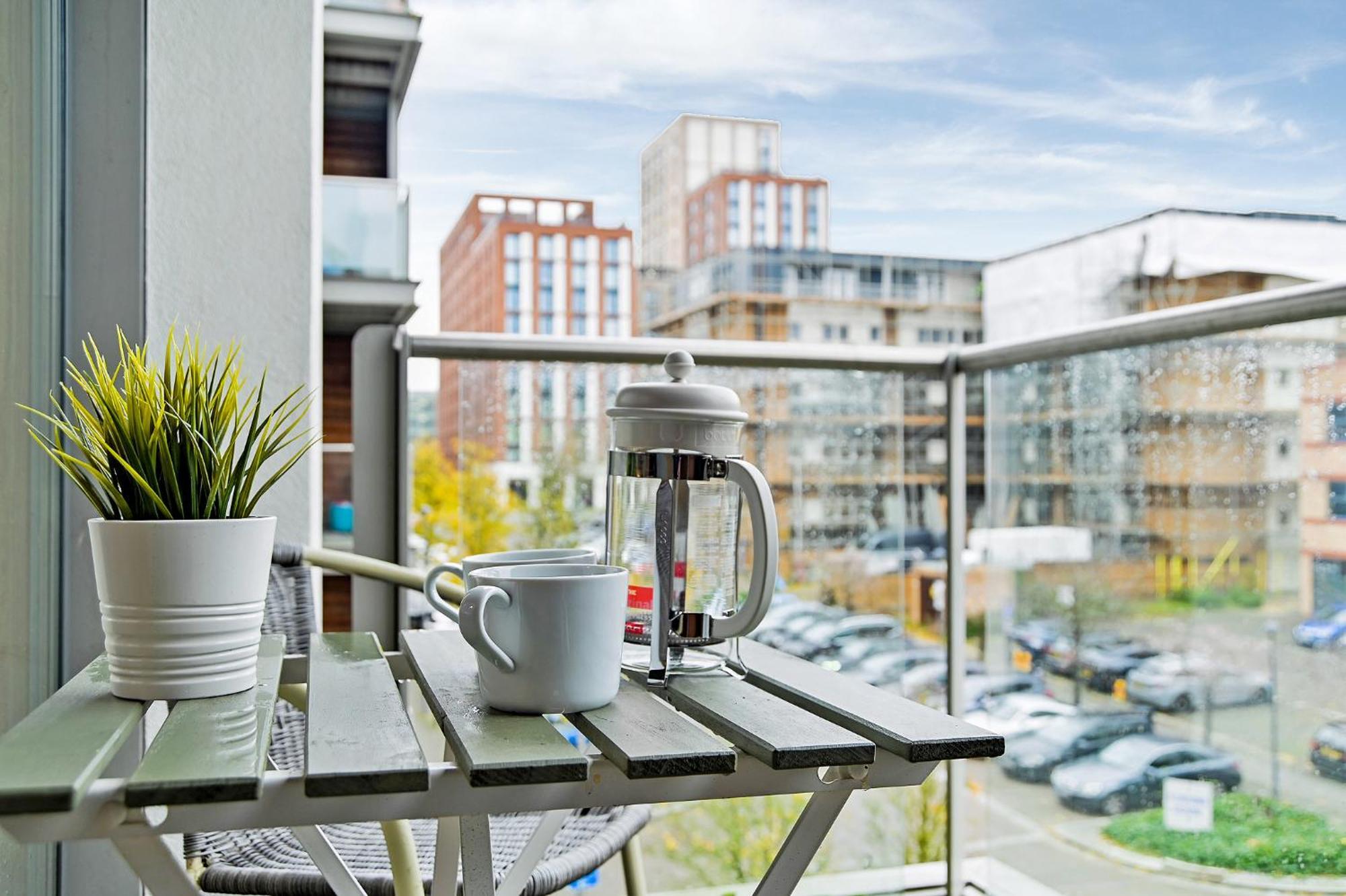 The Vizion Serviced Apartments From Pincott Properties - Free Parking, Private Balcony, And Wifi Milton Keynes Bagian luar foto