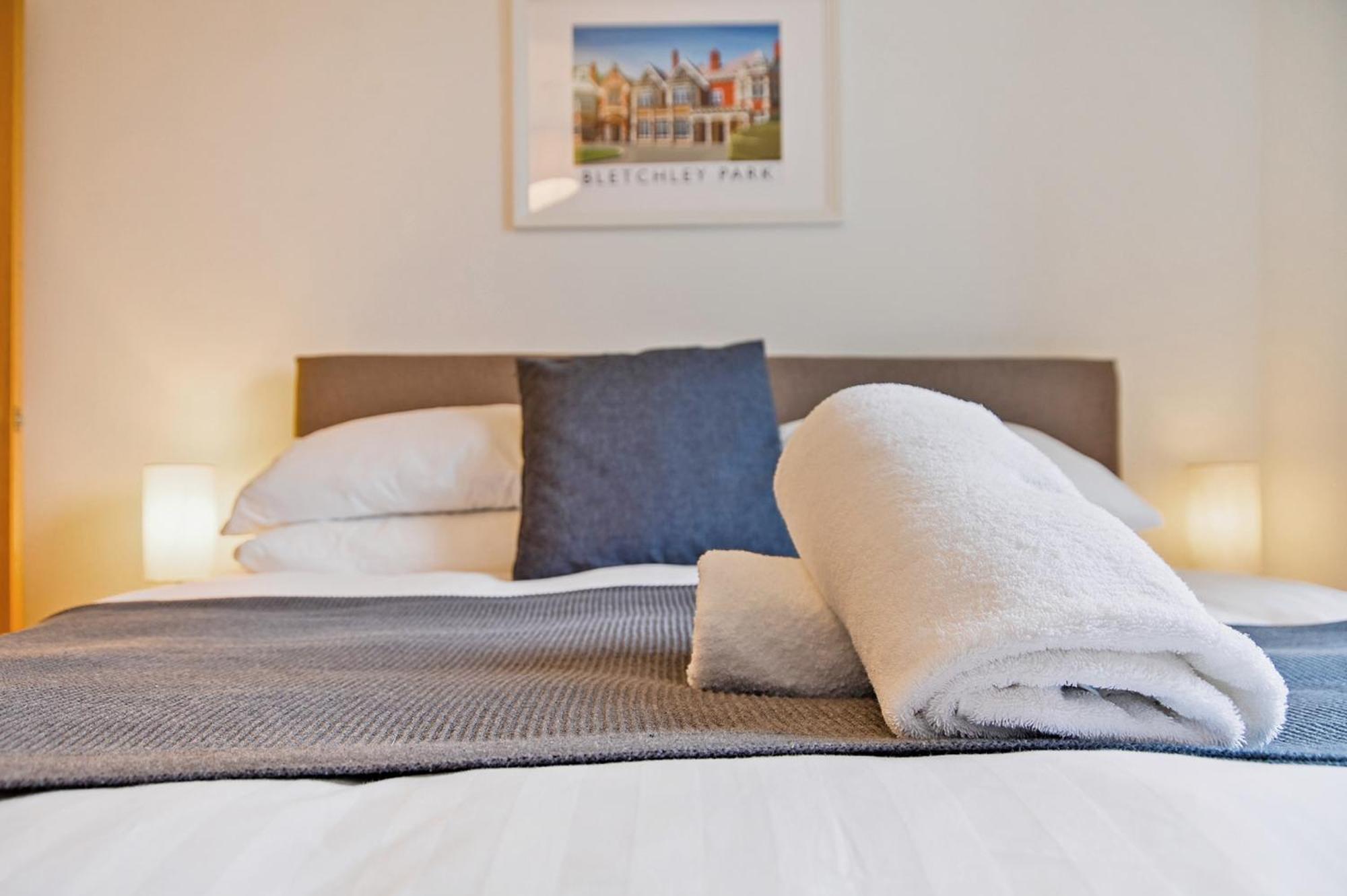 The Vizion Serviced Apartments From Pincott Properties - Free Parking, Private Balcony, And Wifi Milton Keynes Bagian luar foto